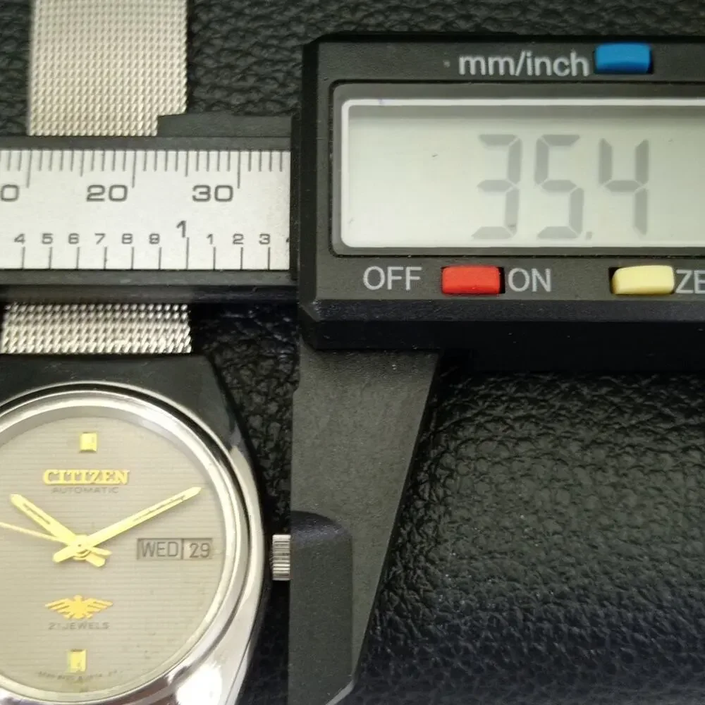 Vintage 1989 Citizen Automatic Mens Silver Watch W/daydate & Gold accents